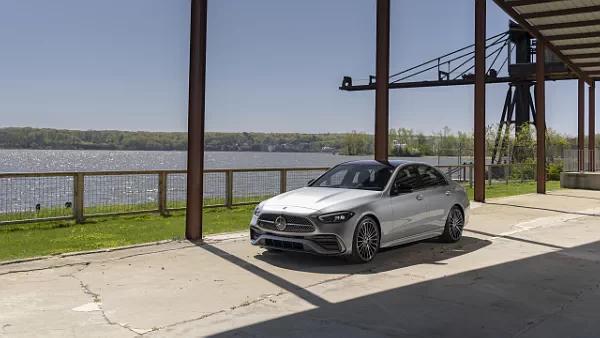 Mercedes-Benz C 300 AMG Line US-spec car desktop wallpaper for PC