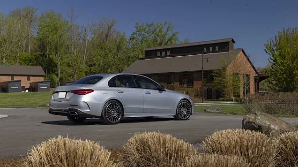Mercedes-Benz C 300 AMG Line US-spec car desktop wallpaper for PC