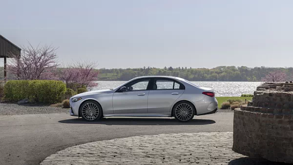 Mercedes-Benz C 300 AMG Line US-spec car desktop wallpaper for PC