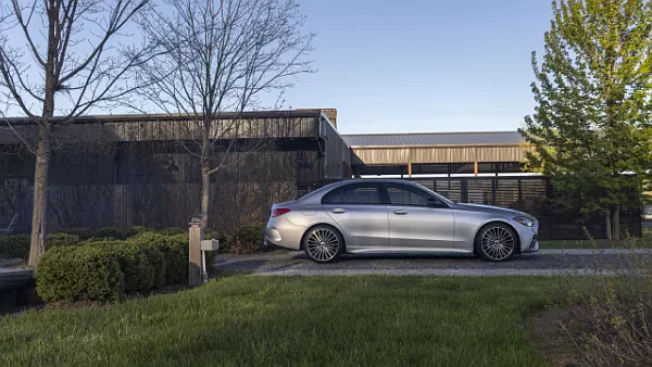 Mercedes-Benz C 300 AMG Line US-spec car desktop wallpaper for PC