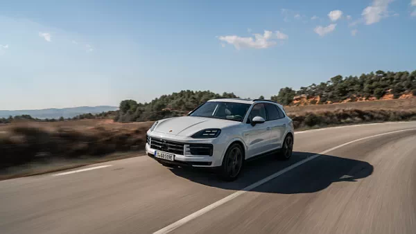 Porsche Cayenne S E-Hybrid (Carrara White Metallic) car desktop wallpaper for PC