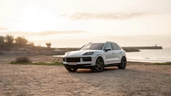 Porsche Cayenne S E-Hybrid (Carrara White Metallic) car desktop wallpaper for PC