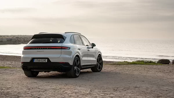 Porsche Cayenne S E-Hybrid (Carrara White Metallic) car desktop wallpaper for PC