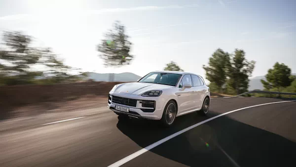 Porsche Cayenne Turbo E-Hybrid (Carrara White Metallic) car desktop wallpaper for PC