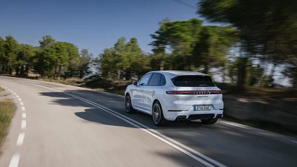 Porsche Cayenne Turbo E-Hybrid (Carrara White Metallic) car desktop wallpaper for PC