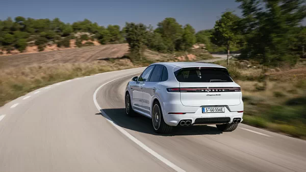 Porsche Cayenne Turbo E-Hybrid (Carrara White Metallic) car desktop wallpaper for PC