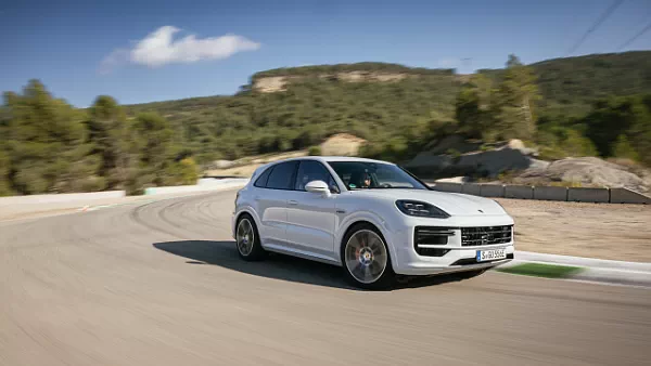 Porsche Cayenne Turbo E-Hybrid (Carrara White Metallic) car desktop wallpaper for PC
