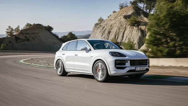 Porsche Cayenne Turbo E-Hybrid (Carrara White Metallic) car desktop wallpaper for PC