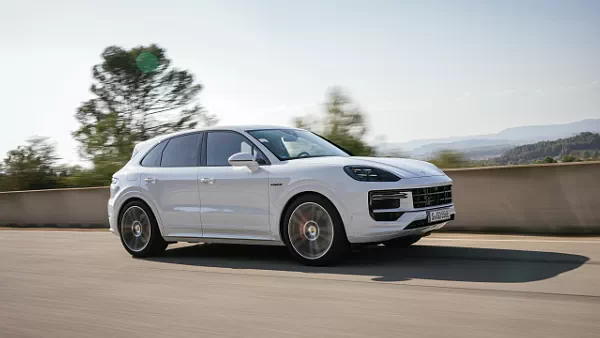Porsche Cayenne Turbo E-Hybrid (Carrara White Metallic) car desktop wallpaper for PC