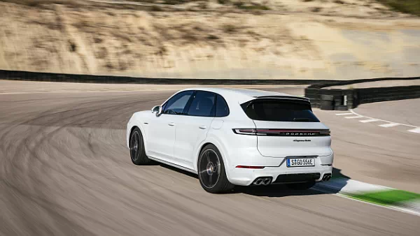 Porsche Cayenne Turbo E-Hybrid (Carrara White Metallic) car desktop wallpaper for PC