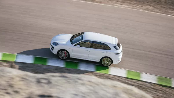 Porsche Cayenne Turbo E-Hybrid (Carrara White Metallic) car desktop wallpaper for PC
