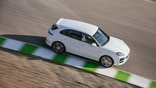 Porsche Cayenne Turbo E-Hybrid (Carrara White Metallic) car desktop wallpaper for PC