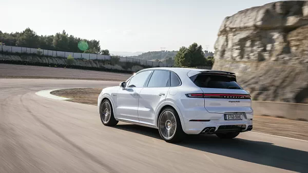 Porsche Cayenne Turbo E-Hybrid (Carrara White Metallic) car desktop wallpaper for PC