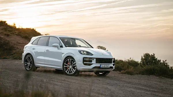 Porsche Cayenne Turbo E-Hybrid (Carrara White Metallic) car desktop wallpaper for PC