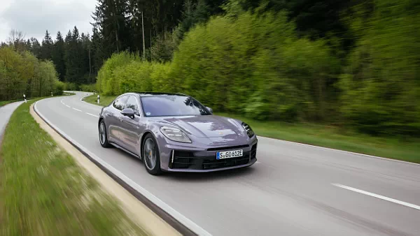 Porsche Panamera 4 E-Hybrid (Provence) car desktop wallpaper for PC