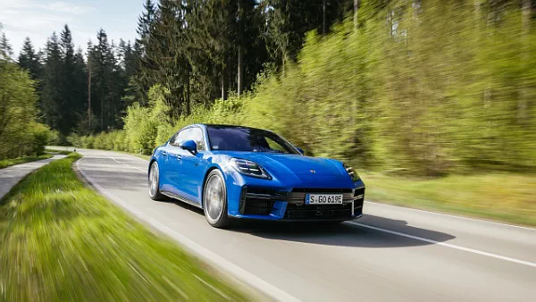 Porsche Panamera 4S E-Hybrid (Lugano Blue) car desktop wallpaper for PC