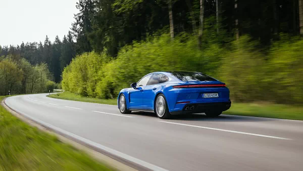 Porsche Panamera 4S E-Hybrid (Lugano Blue) car desktop wallpaper for PC