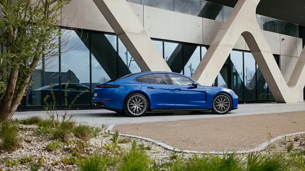 Porsche Panamera 4S E-Hybrid (Lugano Blue) car desktop wallpaper for PC